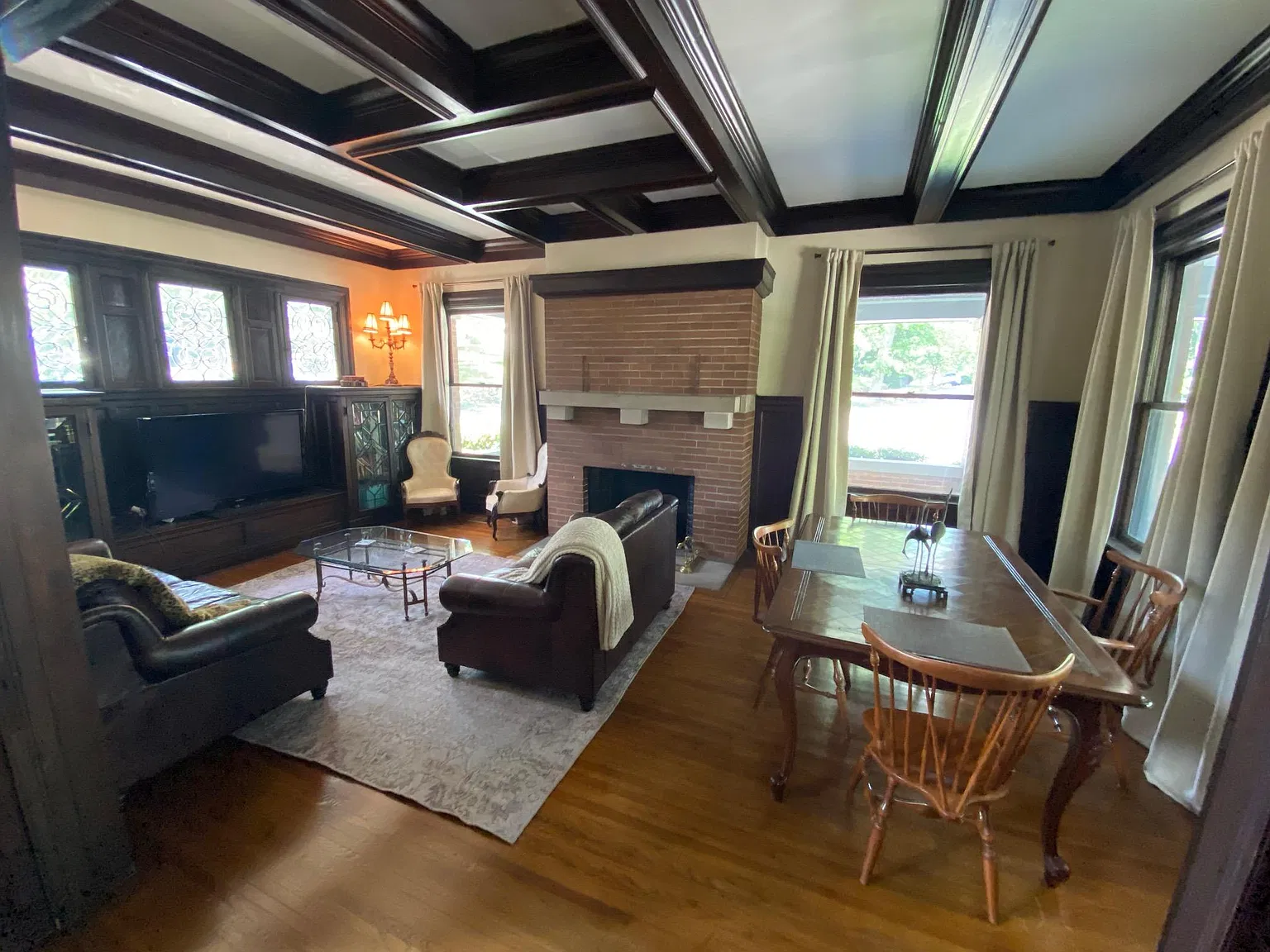 4 bed, 3600 sqft, $3,800 — Photo 2