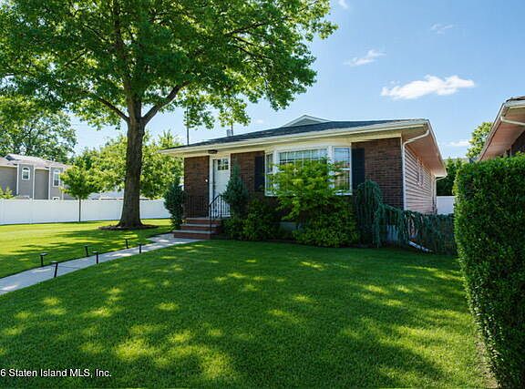 2nd image of 182 Oakdale St
