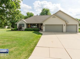 1984 Swanstone Cir, De Pere, WI 54115
