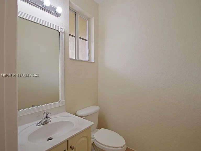1904 SW 60th Ave — Photo 15