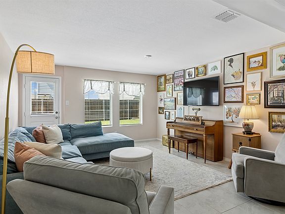 5th image of 228 Boxberry Way