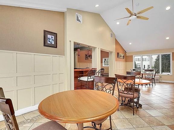 4th image of 600 Brookside Dr #F