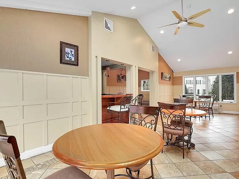600 Brookside Dr #F — Photo 4