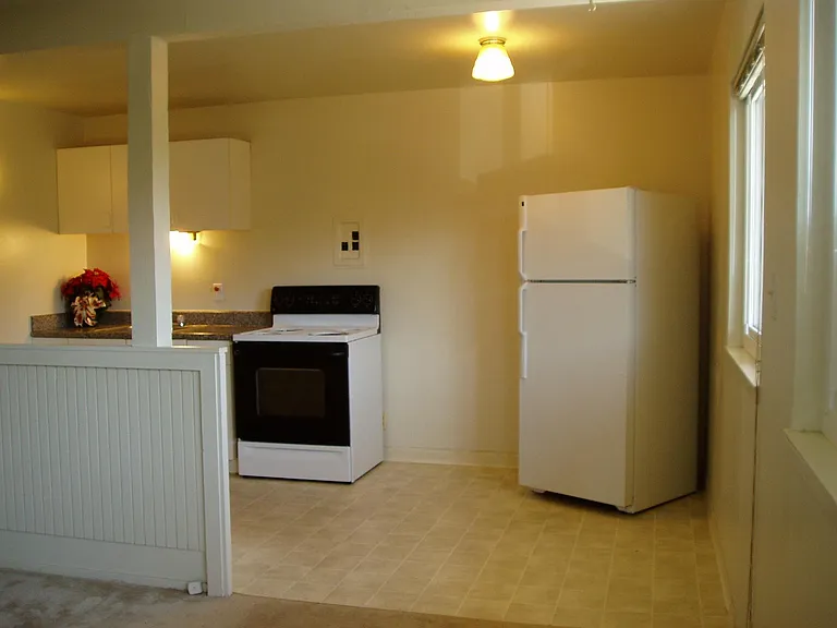 1058 Roewill Dr — Photo 7
