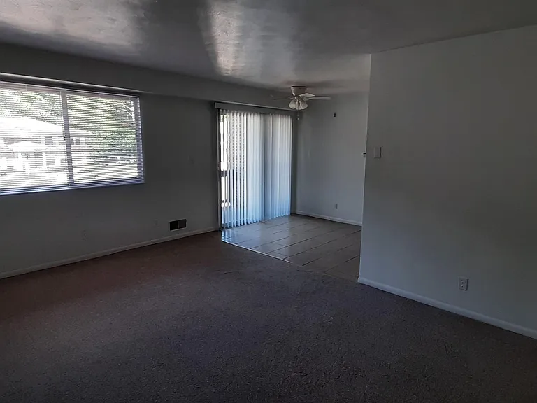 143 Lynwood Mnr #8 — Photo 1