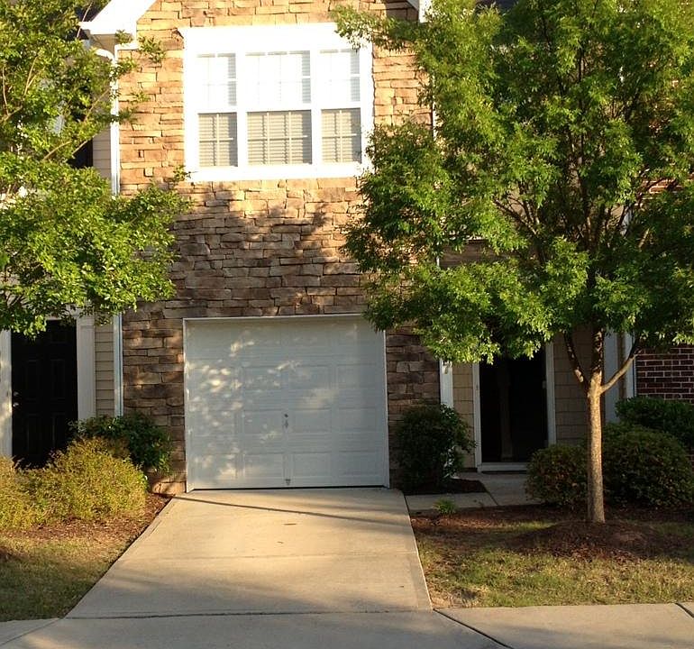 One car garage. One car driveway
