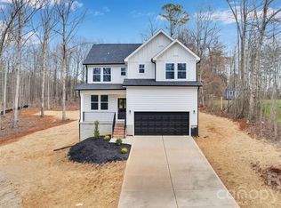146 Forest Creek Dr, Statesville, NC 28625