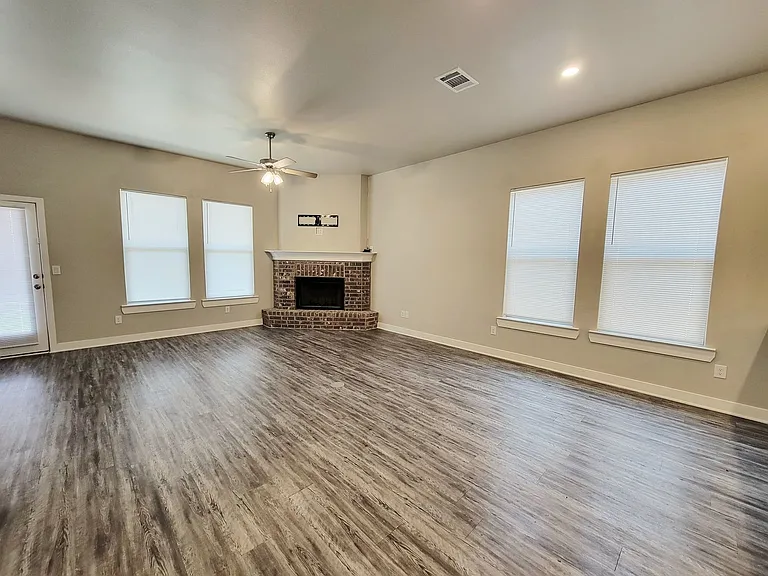 3316 Viola Ave — Photo 5