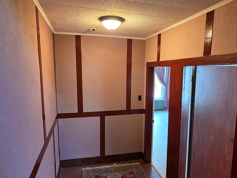 131 W Broadway — Photo 17