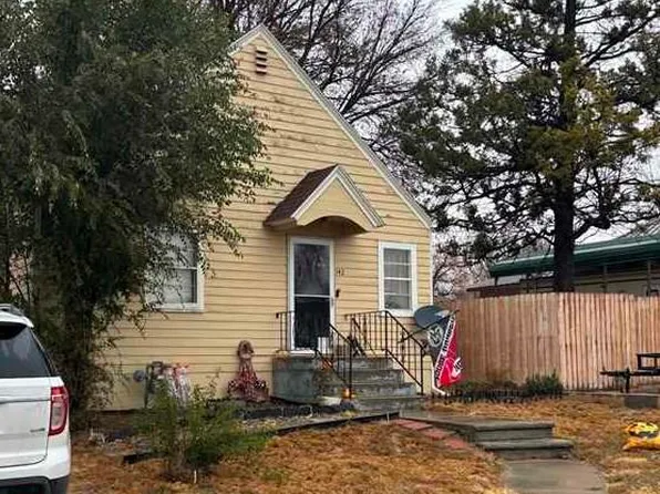 142 E 8th St, Bayard, NE 69334