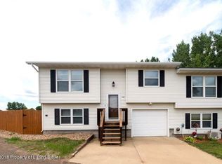 191 5th St SE, Dickinson, ND 58601