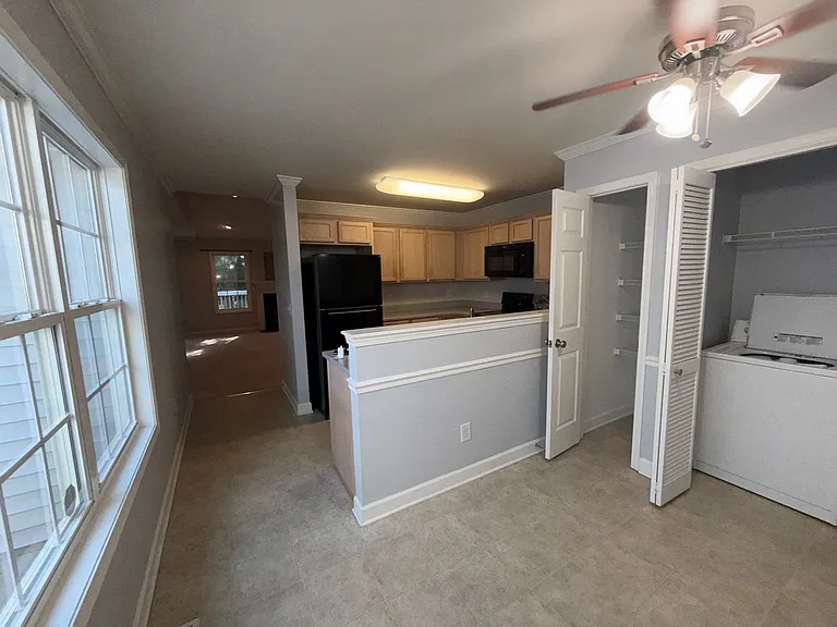 605 Westpark Ct — Photo 6
