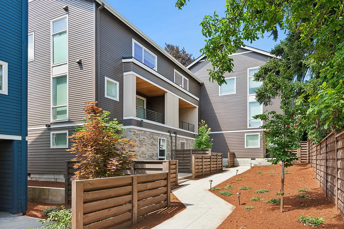 Building Photo - 5719 SE 18th Ave #5719