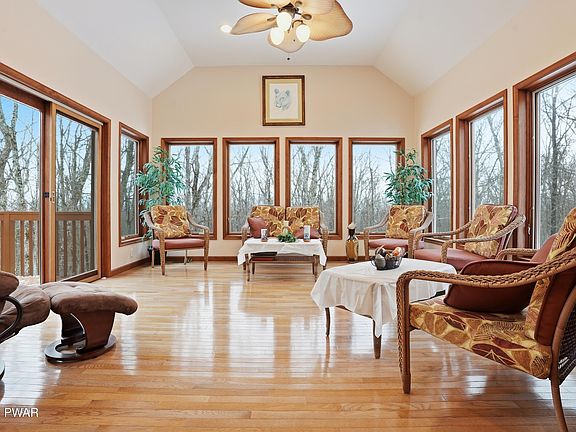 4th image of 1100 Dewberry Dr