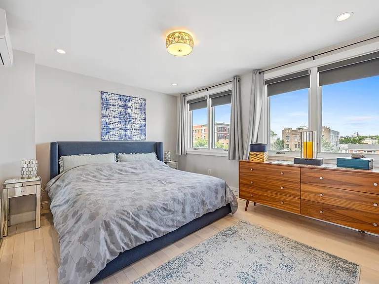 22-14 43rd St #TOPFLOOR — Photo 7