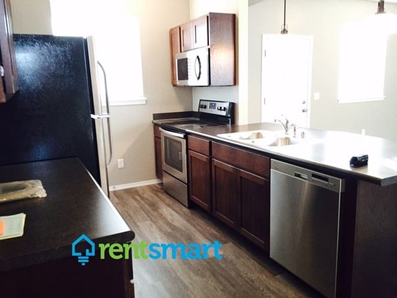 5th image of 2207 Strand Ave #B