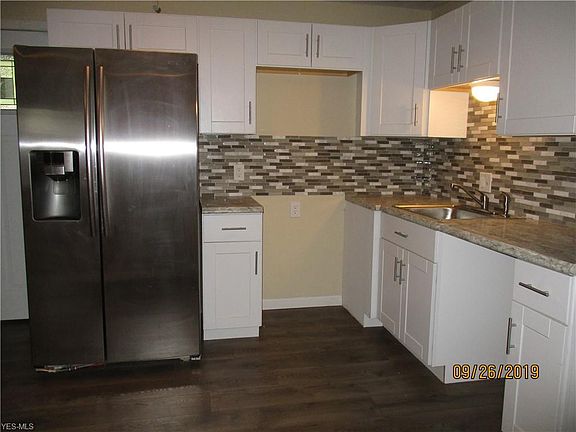 4th image of 978 Crestline Dr