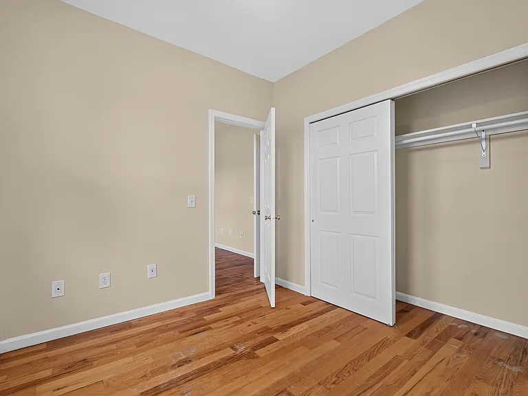 21 Robert Pl #2R — Photo 9