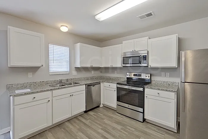 262 Christopher Street Ext — Photo 7