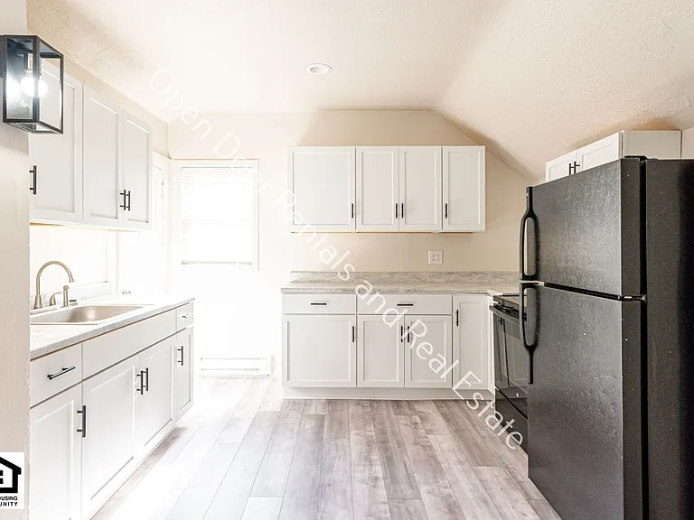 1240 Boone St — Photo 6