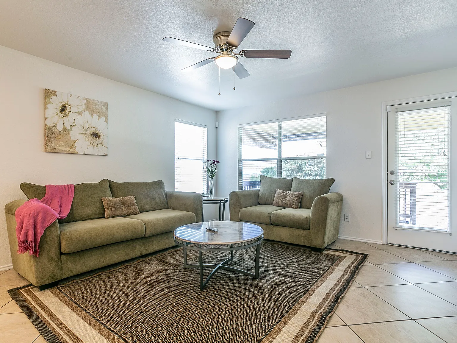 4 bed, 2.5 bath, 2056 sqft, $2,900 — Photo 3