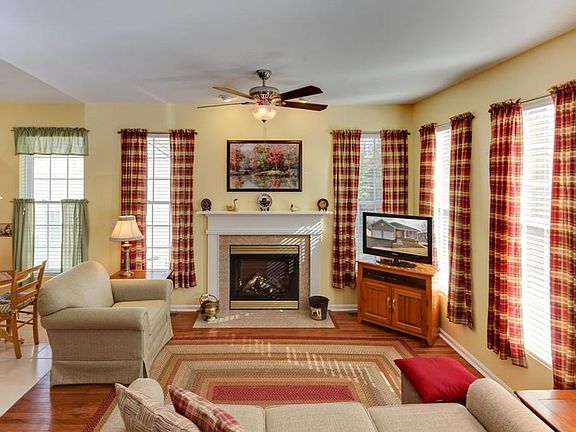 2nd image of 125 Taft Hill Ln
