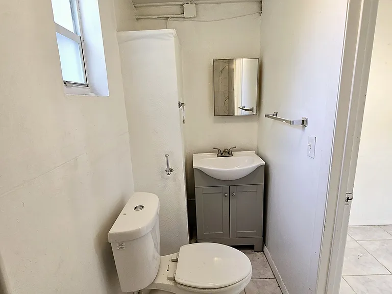 18241 NE 20th Ave — Photo 2