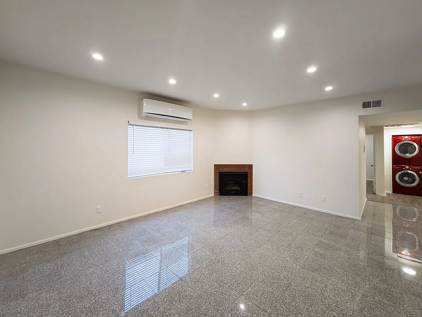 617 Alexander St — Photo 3
