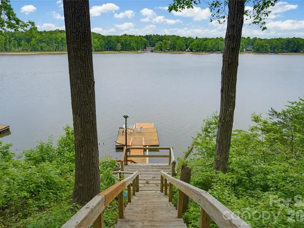 398 Lake Landing Dr, Salisbury, NC 28146