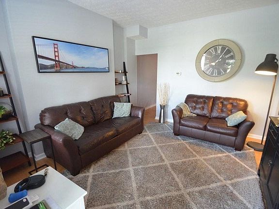 3rd image of 17 W Starr Ave