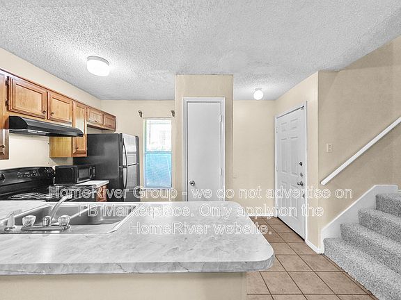 5th image of 218 Country Bend Dr