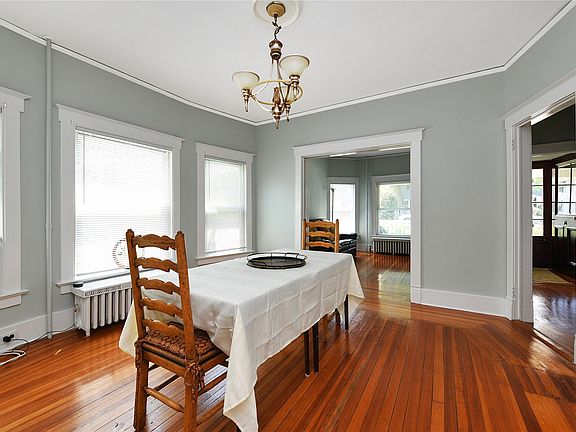 3rd image of 112 Ivy St