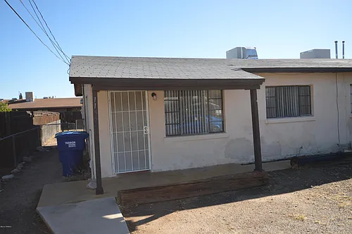 1152 N Santa Rosa Ave Photo 1