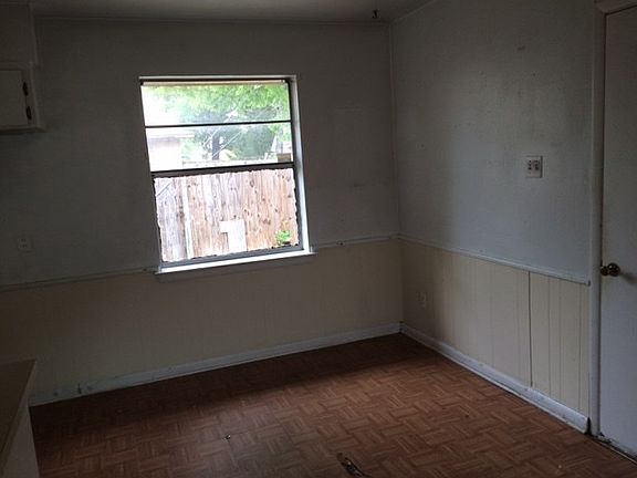 5th image of 1019 Oak Park Dr