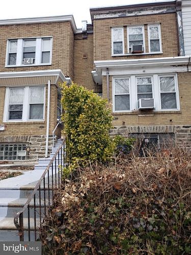 1st image of 305 W Godfrey Ave