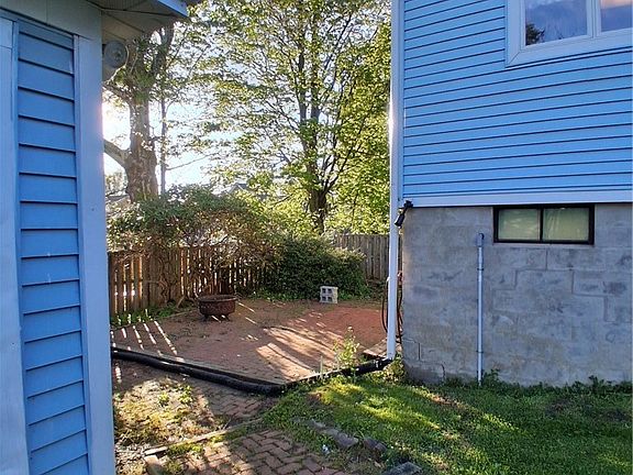 5th image of 184 E 7th St