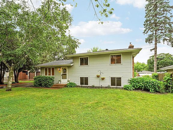 2nd image of 3431 Emerald Dr