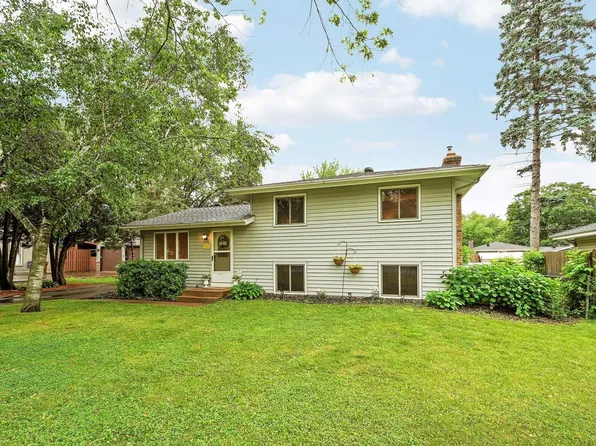 3431 Emerald Dr, White Bear Lake, MN 55110