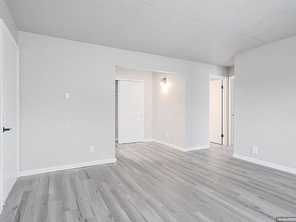 4th image of 1000 Lucerne Dr #2D