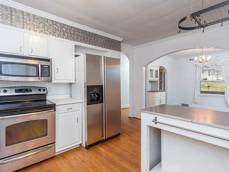 16 Lorraine Ave — Photo 10