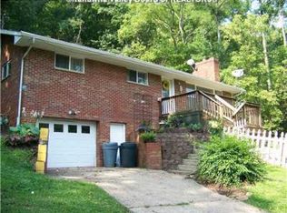 1141 Strawberry Rd, Saint Albans, WV 25177