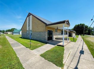 201 S Main St, Flora, IL 62839