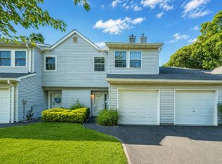 908 Sara Cir, Port Jefferson Station, NY 11776