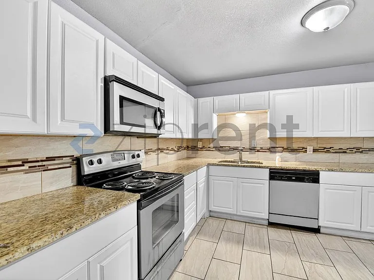 2332 Grandview Dr — Photo 14
