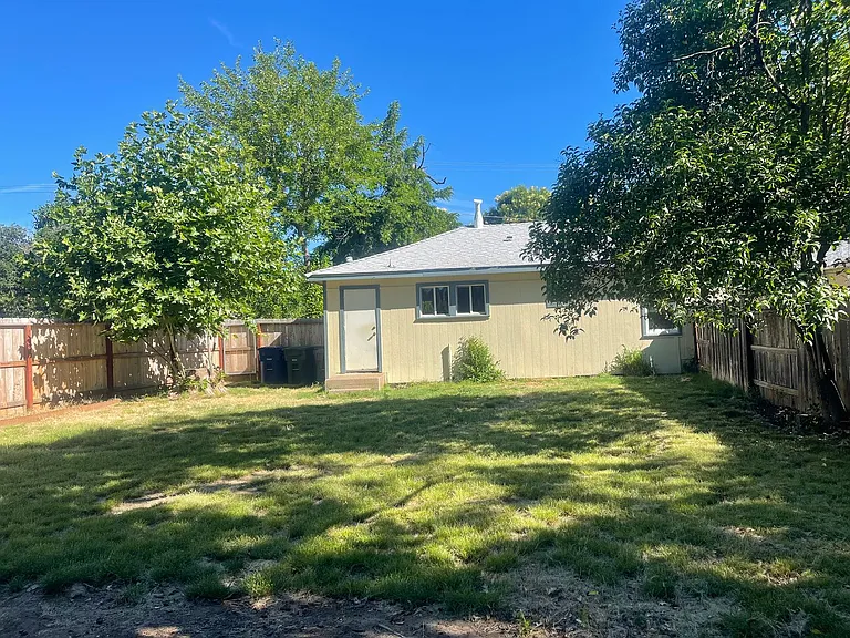3181 & 3183 Pioneer Ln — Photo 11