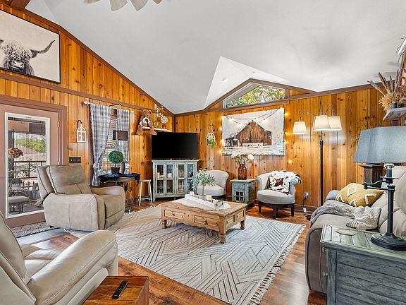4th image of 102 Shady Oak Circle