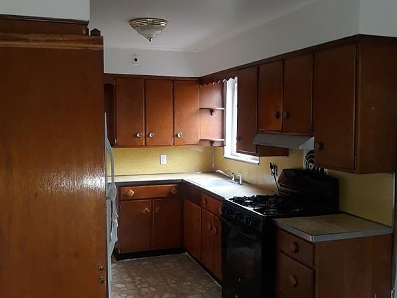5th image of 814 E 234th St