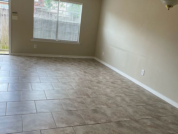 Living area / Dining area.