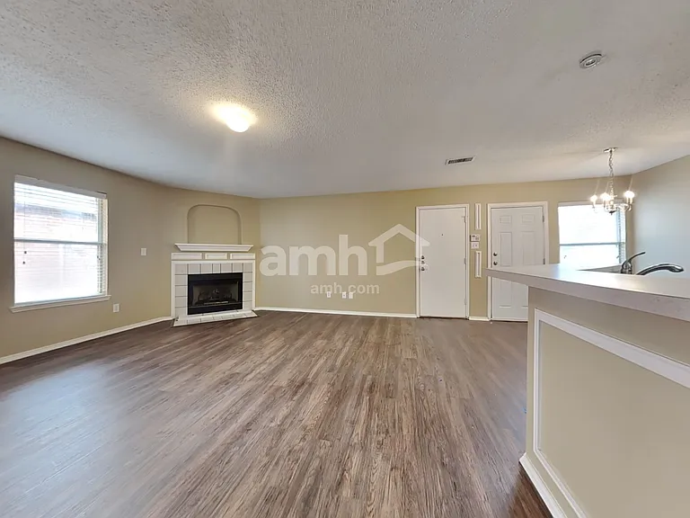 605 Woodlands Mnr — Photo 5