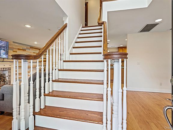 4th image of 303 Sherbrooke Road
